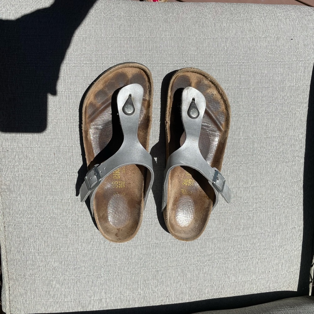 Silver Gizeh Birkenstock’s